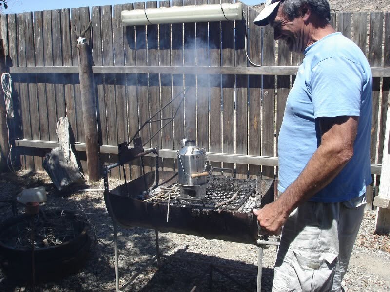 Boiling water on the kettle braai at Holgat